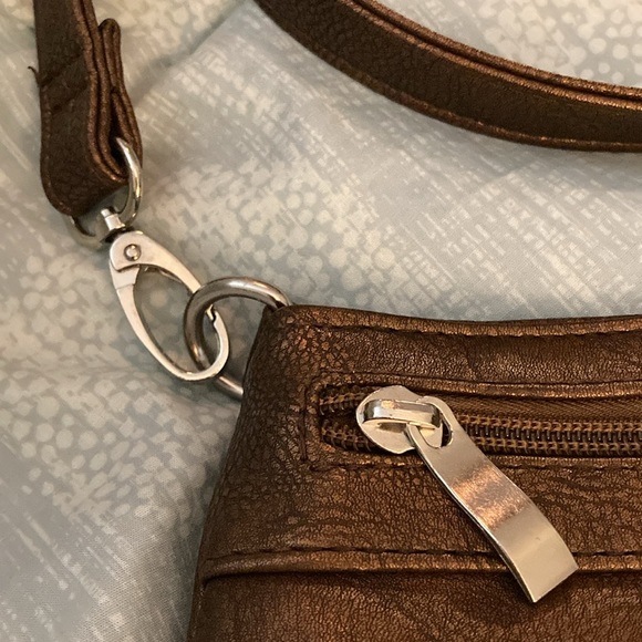 NWOT - Copper Coloured Crossbody Bag Adjustable Strap V Front Zippered Pocket - Picture 2 of 16